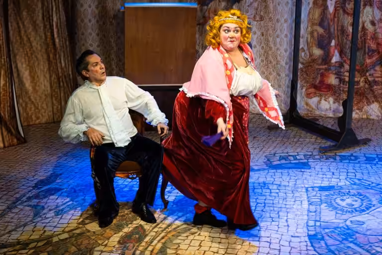 O Diabo com Tetas — Natalia Albuk e Augusto Marin